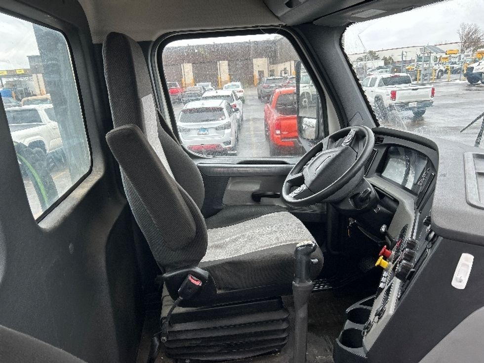 Day Cab Tractor-Heavy Duty Tractors-Freightliner-2020-T12664ST-East Chicago-IN-371,316\n\t\tmiles-$ 45,000 - Image 14