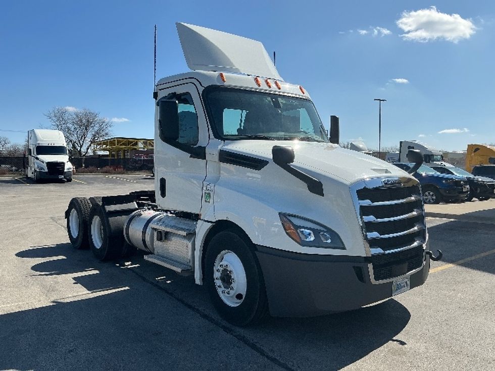 Day Cab Tractor-Heavy Duty Tractors-Freightliner-2020-T12664ST-East Chicago-IN-374,015\n\t\tmiles-$ 45,250 - Image 1