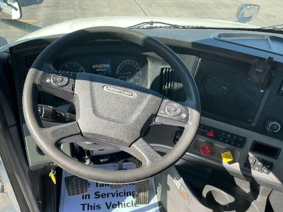 Day Cab Tractor-Heavy Duty Tractors-Freightliner-2020-T12664ST-East Chicago-IN-374,015\n\t\tmiles-$ 45,250 - Image 11