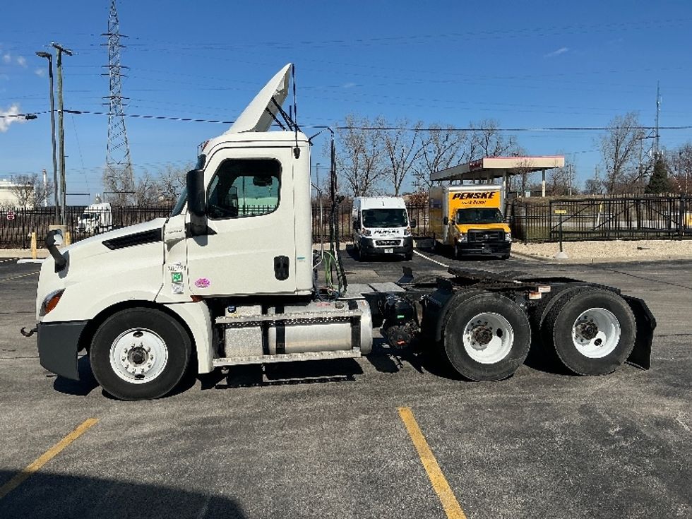 Day Cab Tractor-Heavy Duty Tractors-Freightliner-2020-T12664ST-East Chicago-IN-374,015\n\t\tmiles-$ 45,250 - Image 4