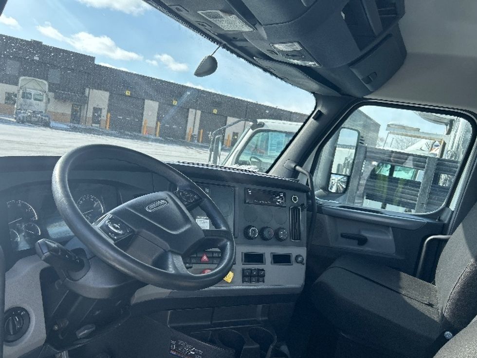 Day Cab Tractor-Heavy Duty Tractors-Freightliner-2020-T12664ST-East Chicago-IN-398,722\n\t\tmiles-$ 48,750 - Image 10