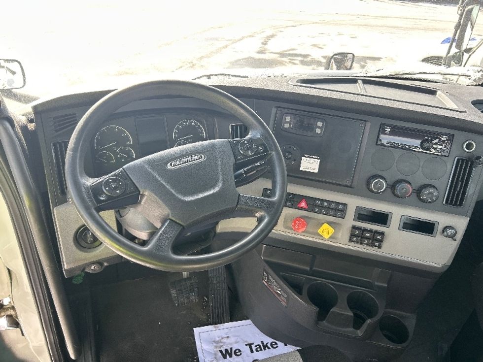 Day Cab Tractor-Heavy Duty Tractors-Freightliner-2020-T12664ST-East Chicago-IN-398,722\n\t\tmiles-$ 48,750 - Image 11