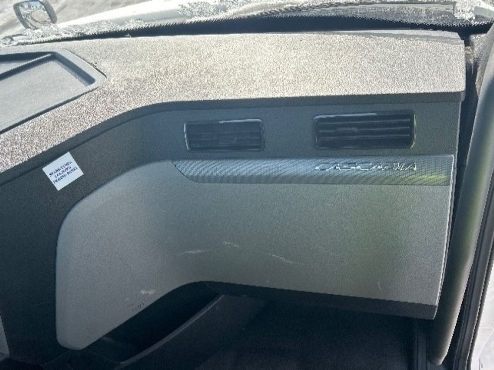 Day Cab Tractor-Heavy Duty Tractors-Freightliner-2020-T12664ST-East Chicago-IN-398,722\n\t\tmiles-$ 48,750 - Image 13