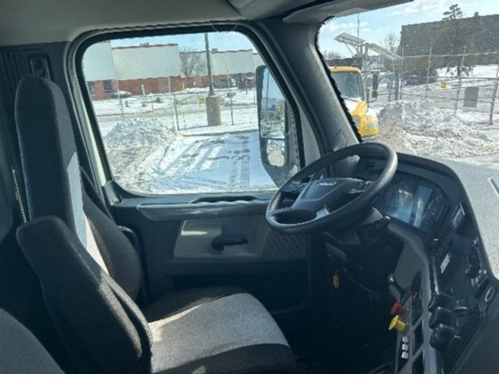 Day Cab Tractor-Heavy Duty Tractors-Freightliner-2020-T12664ST-East Chicago-IN-398,722\n\t\tmiles-$ 48,750 - Image 14