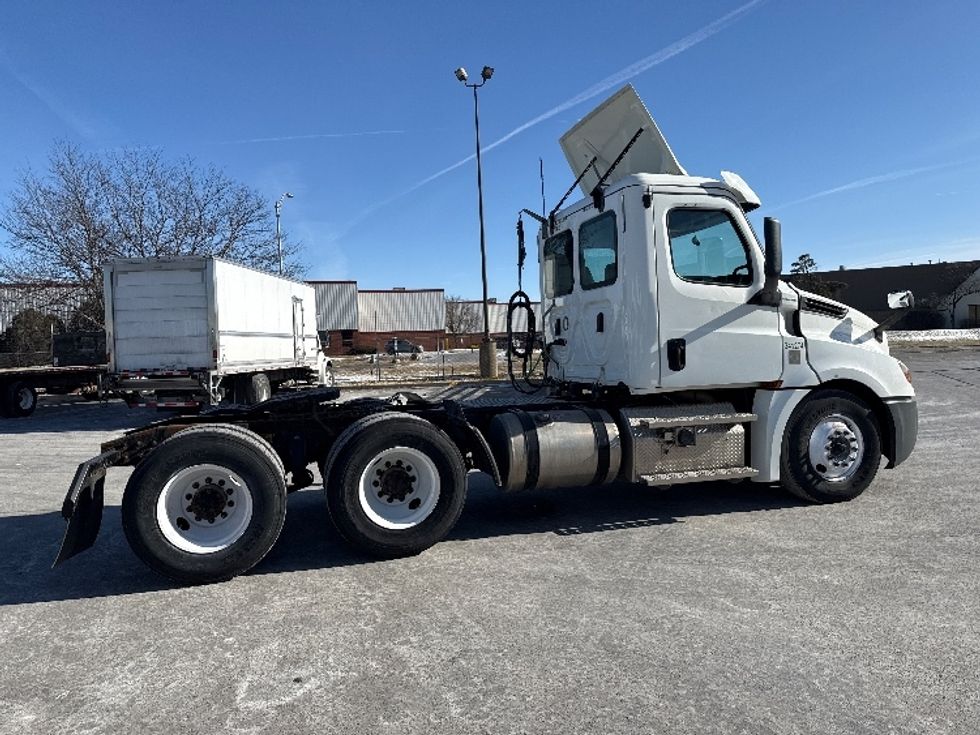 Day Cab Tractor-Heavy Duty Tractors-Freightliner-2020-T12664ST-East Chicago-IN-398,722\n\t\tmiles-$ 48,750 - Image 8