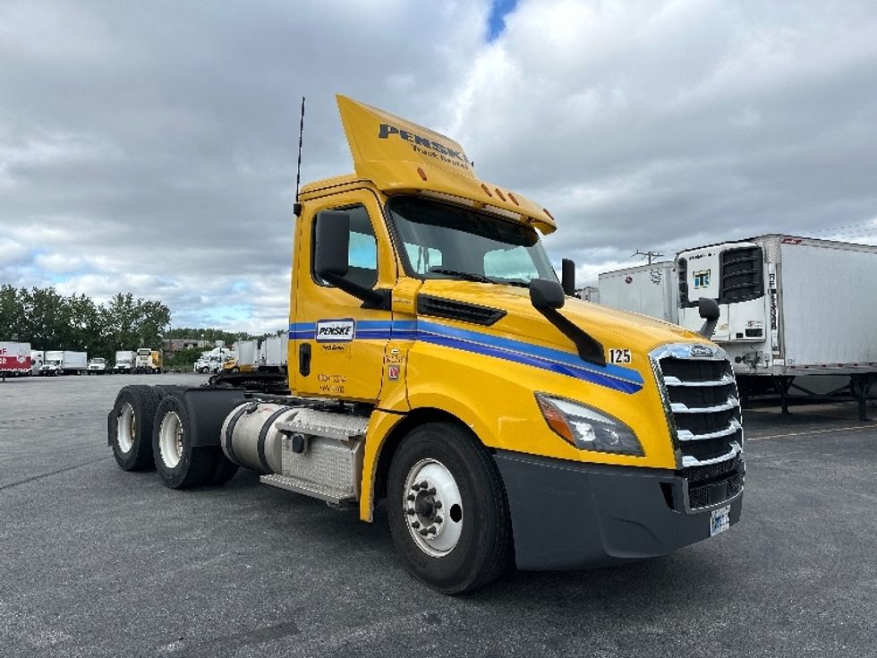 Day Cab Tractor-Heavy Duty Tractors-Freightliner-2020-T12664ST-East Chicago-IN-412,348\n\t\tmiles-$ 53,000 - Image 1