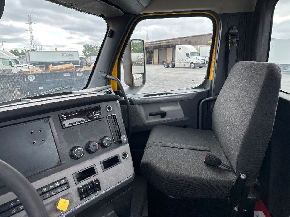 Day Cab Tractor-Heavy Duty Tractors-Freightliner-2020-T12664ST-East Chicago-IN-412,348\n\t\tmiles-$ 53,000 - Image 10