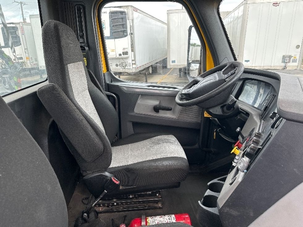 Day Cab Tractor-Heavy Duty Tractors-Freightliner-2020-T12664ST-East Chicago-IN-412,348\n\t\tmiles-$ 53,000 - Image 14