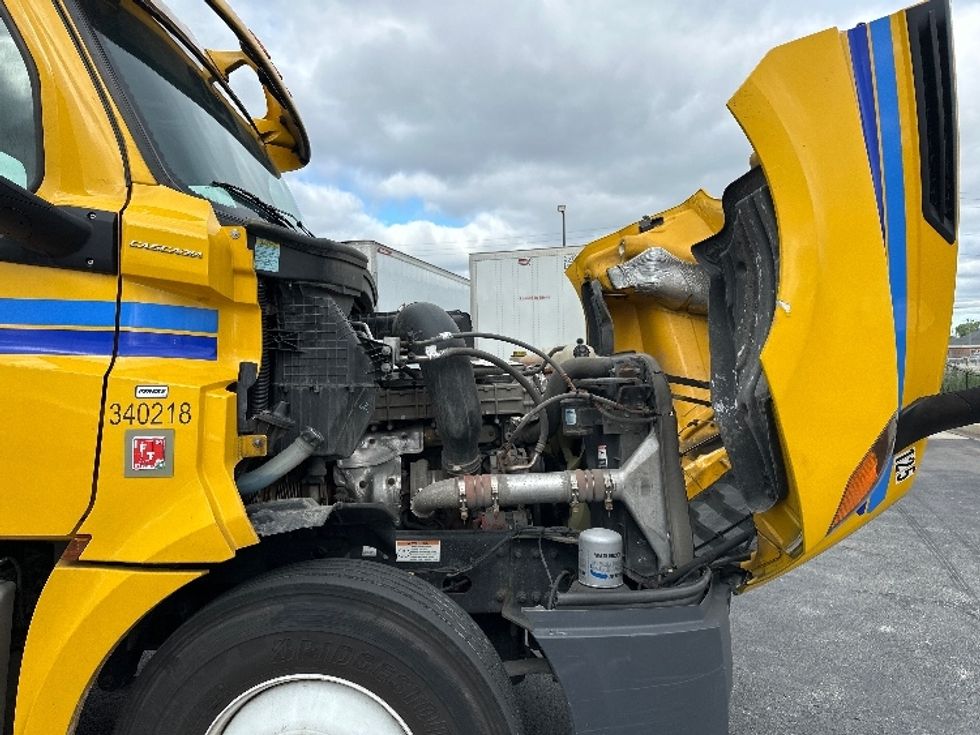 Day Cab Tractor-Heavy Duty Tractors-Freightliner-2020-T12664ST-East Chicago-IN-412,348\n\t\tmiles-$ 53,000 - Image 15