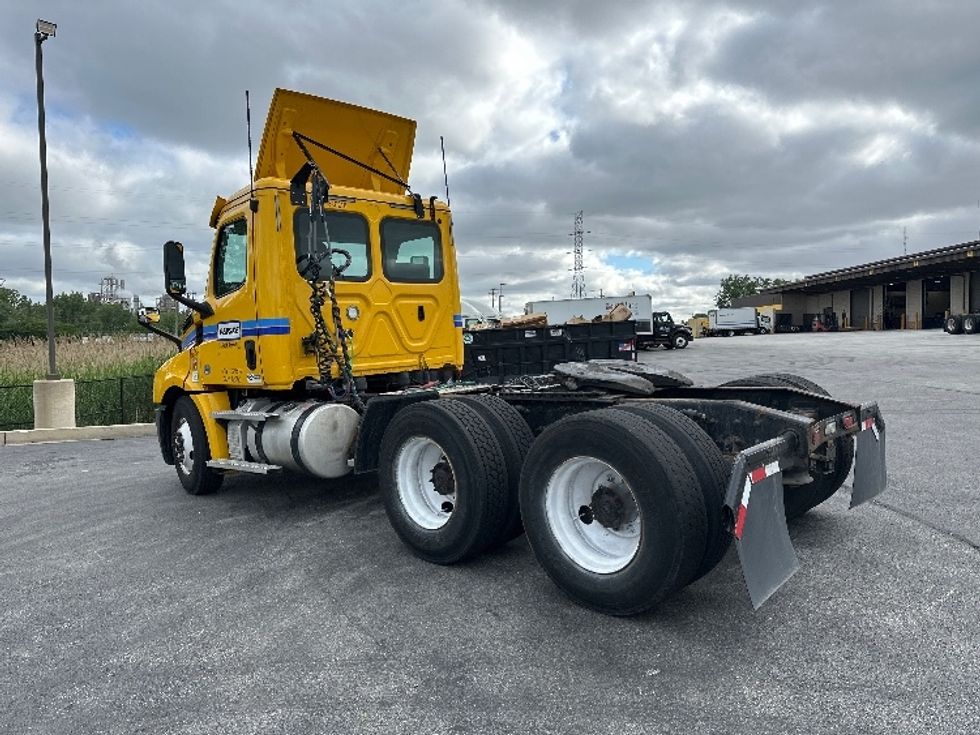 Day Cab Tractor-Heavy Duty Tractors-Freightliner-2020-T12664ST-East Chicago-IN-412,348\n\t\tmiles-$ 53,000 - Image 5