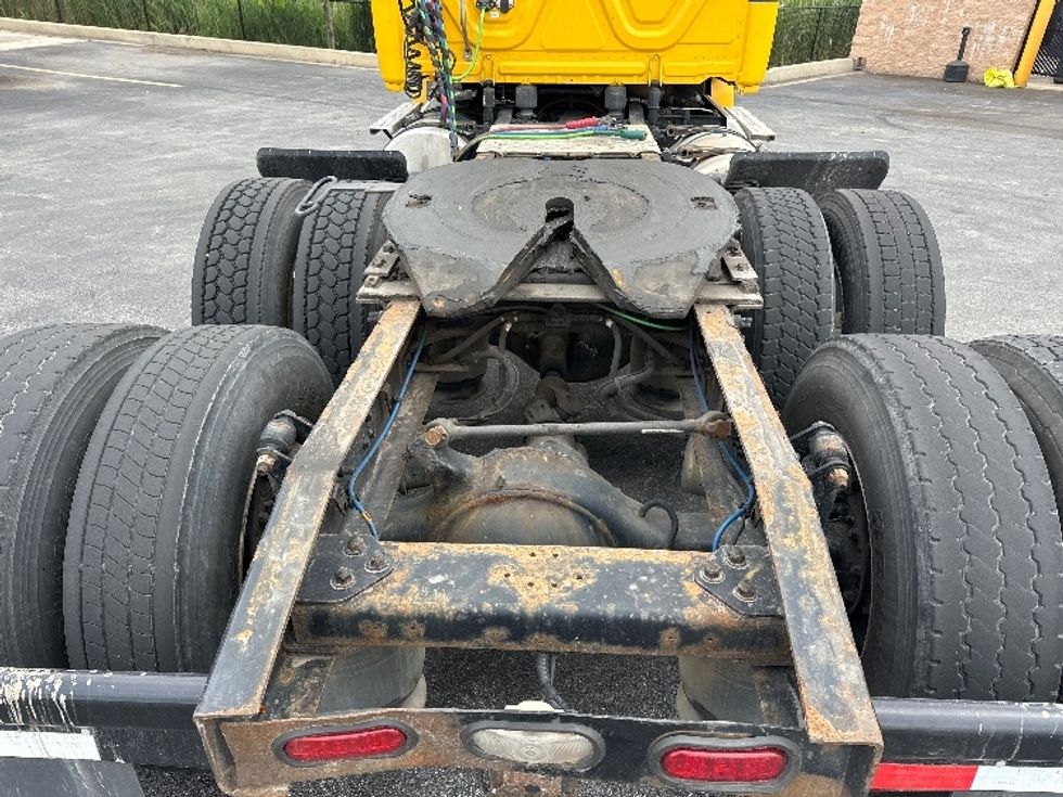 Day Cab Tractor-Heavy Duty Tractors-Freightliner-2020-T12664ST-East Chicago-IN-412,348\n\t\tmiles-$ 53,000 - Image 6