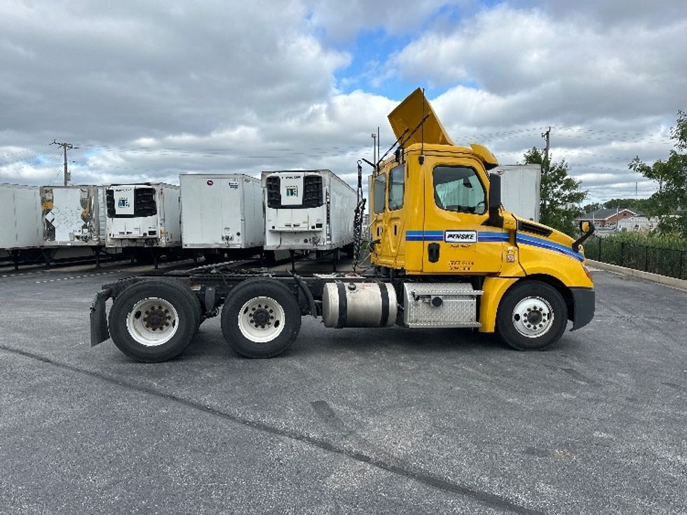 Day Cab Tractor-Heavy Duty Tractors-Freightliner-2020-T12664ST-East Chicago-IN-412,348\n\t\tmiles-$ 53,000 - Image 8