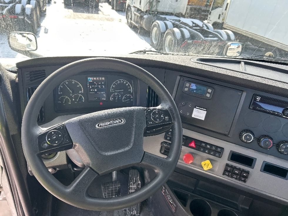 Day Cab Tractor-Heavy Duty Tractors-Freightliner-2020-T12664ST-East Chicago-IN-419,733\n\t\tmiles-$ 47,750 - Image 11