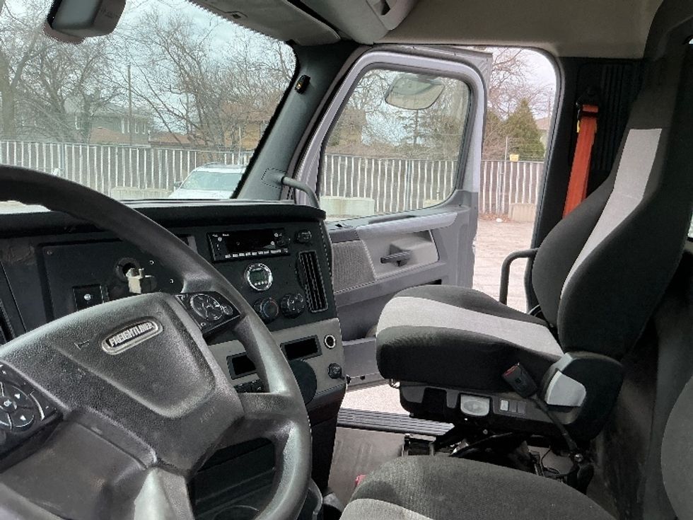 Day Cab Tractor-Heavy Duty Tractors-Freightliner-2020-T12664ST-East Chicago-IN-430,883\n\t\tmiles-$ 44,000 - Image 10