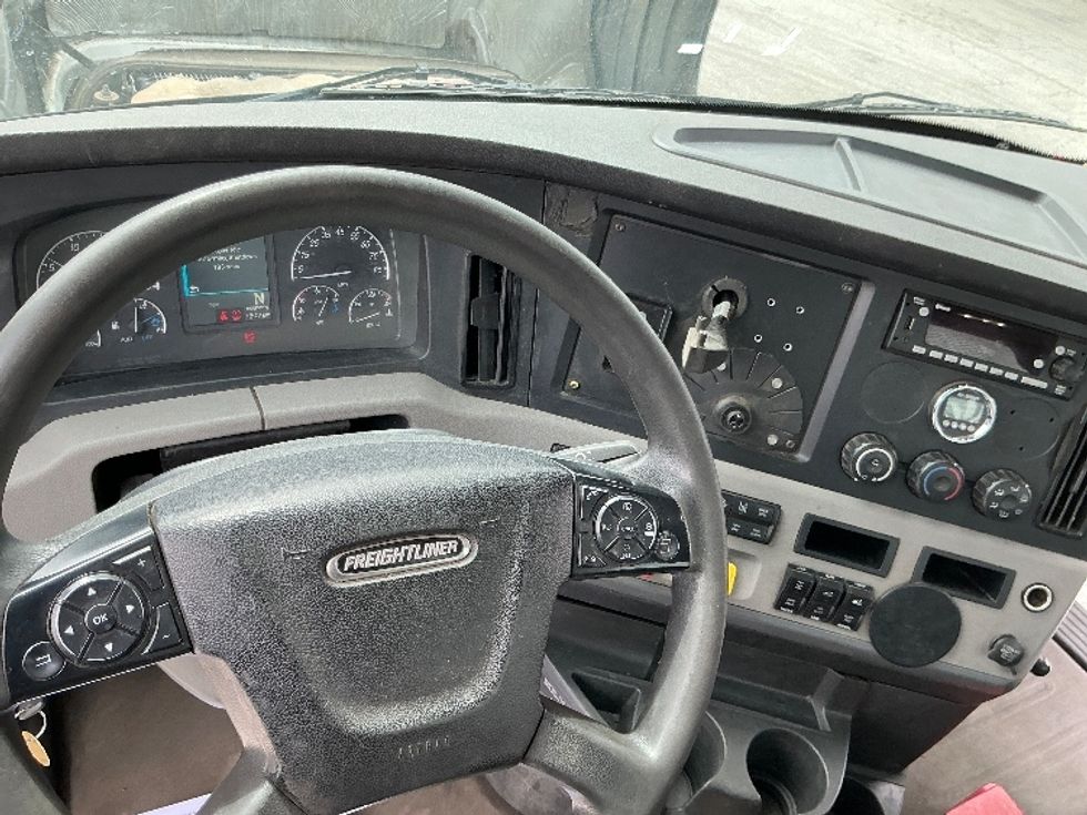 Day Cab Tractor-Heavy Duty Tractors-Freightliner-2020-T12664ST-East Chicago-IN-430,883\n\t\tmiles-$ 44,000 - Image 11