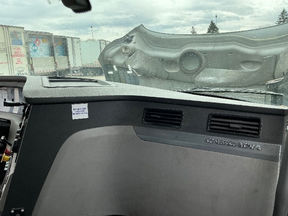 Day Cab Tractor-Heavy Duty Tractors-Freightliner-2020-T12664ST-East Chicago-IN-430,883\n\t\tmiles-$ 44,000 - Image 13