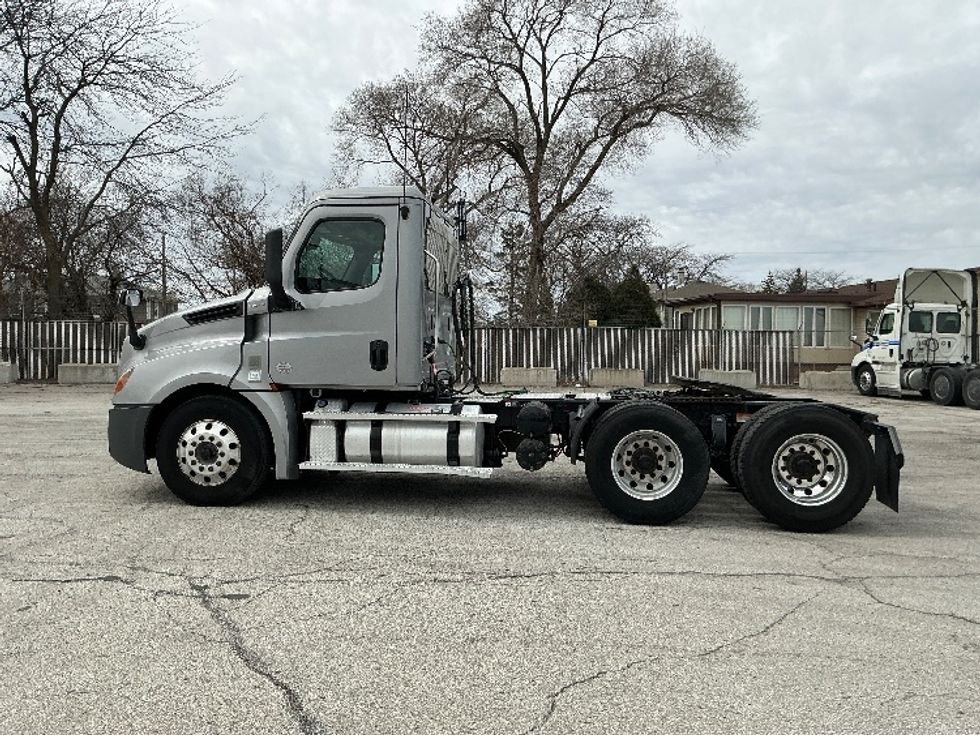 Day Cab Tractor-Heavy Duty Tractors-Freightliner-2020-T12664ST-East Chicago-IN-430,883\n\t\tmiles-$ 44,000 - Image 4