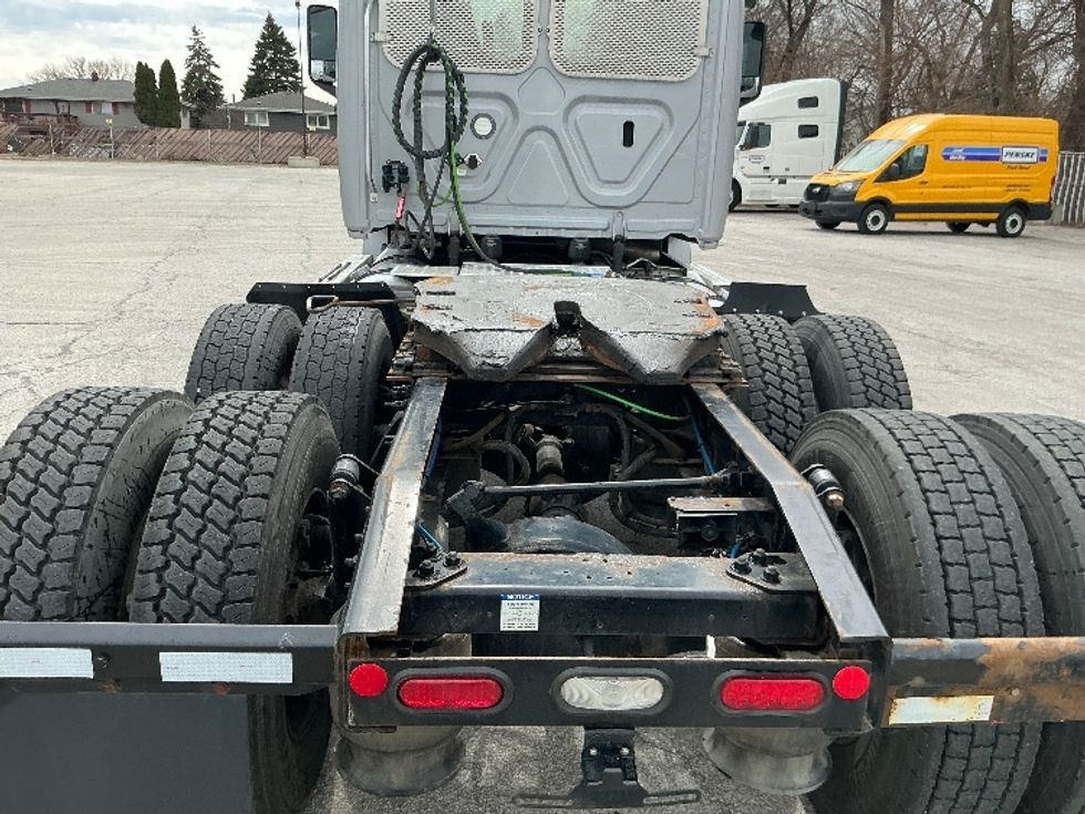 Day Cab Tractor-Heavy Duty Tractors-Freightliner-2020-T12664ST-East Chicago-IN-430,883\n\t\tmiles-$ 44,000 - Image 6