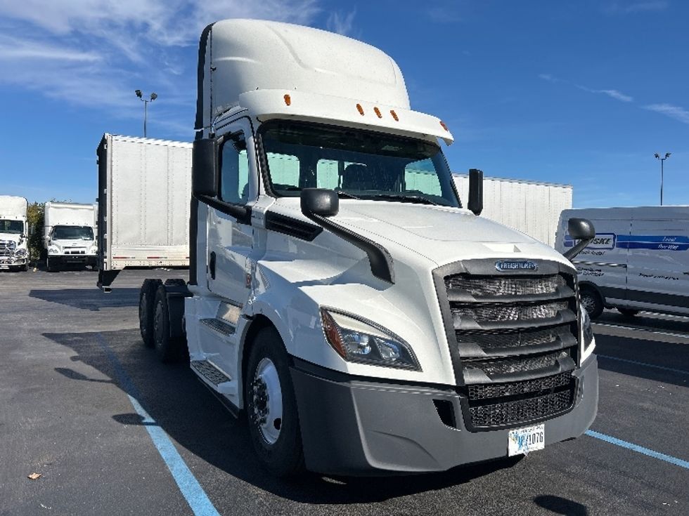 Day Cab Tractor-Heavy Duty Tractors-Freightliner-2020-T12664ST-East Chicago-IN-433,046\n\t\tmiles-$ 59,000 - Image 1