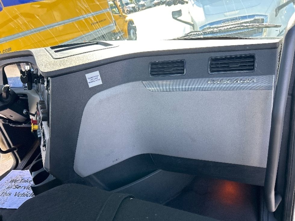 Day Cab Tractor-Heavy Duty Tractors-Freightliner-2020-T12664ST-East Chicago-IN-433,046\n\t\tmiles-$ 59,000 - Image 13