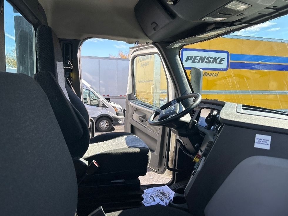 Day Cab Tractor-Heavy Duty Tractors-Freightliner-2020-T12664ST-East Chicago-IN-433,046\n\t\tmiles-$ 59,000 - Image 14