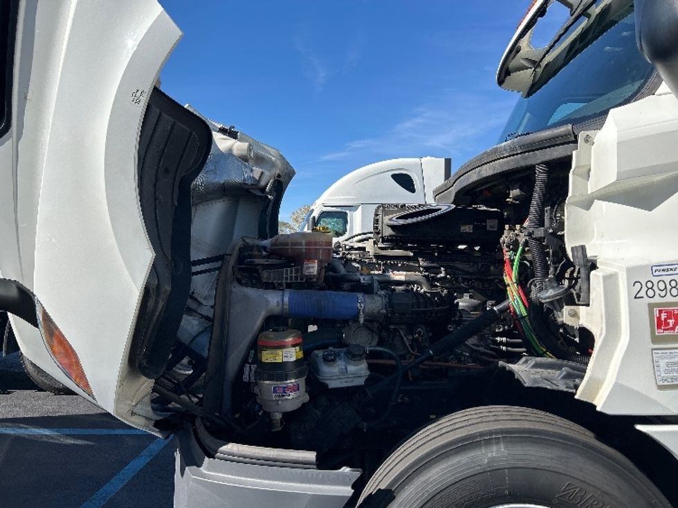 Day Cab Tractor-Heavy Duty Tractors-Freightliner-2020-T12664ST-East Chicago-IN-433,046\n\t\tmiles-$ 59,000 - Image 16