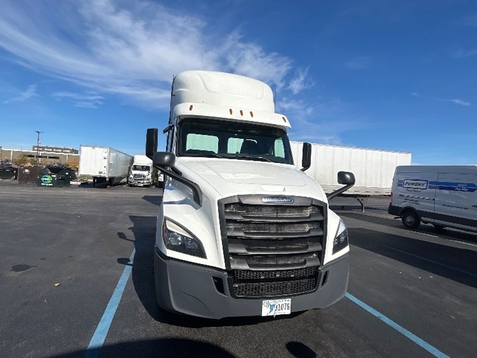 Day Cab Tractor-Heavy Duty Tractors-Freightliner-2020-T12664ST-East Chicago-IN-433,046\n\t\tmiles-$ 59,000 - Image 2