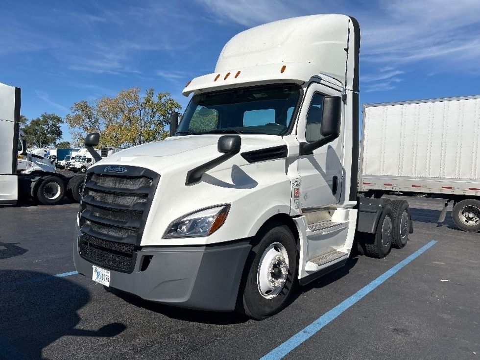 Day Cab Tractor-Heavy Duty Tractors-Freightliner-2020-T12664ST-East Chicago-IN-433,046\n\t\tmiles-$ 59,000 - Image 3