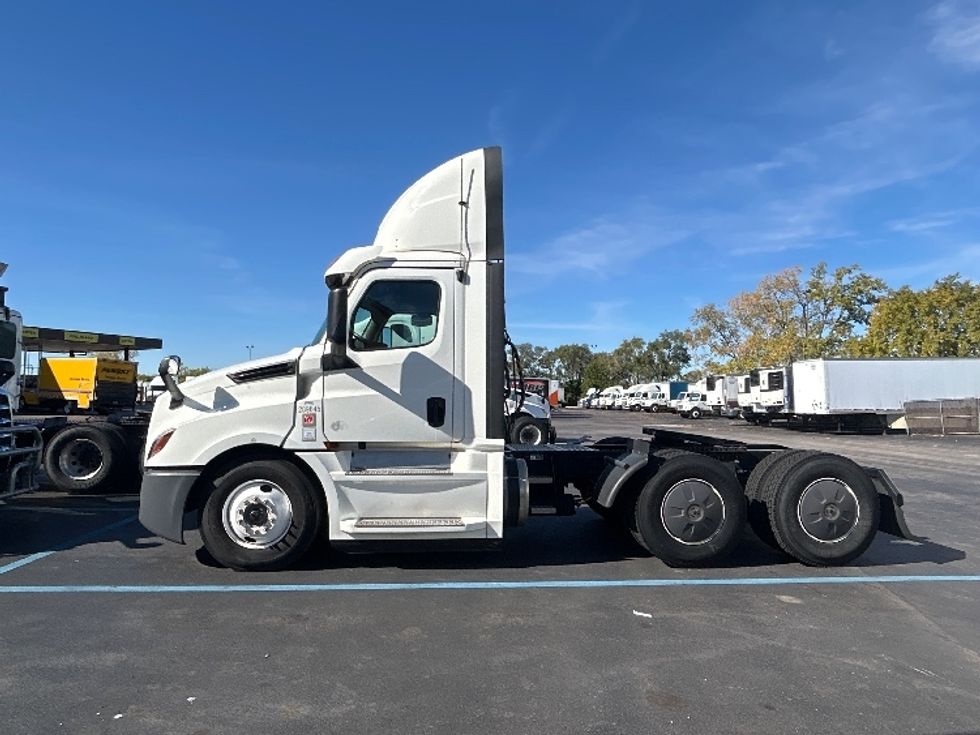 Day Cab Tractor-Heavy Duty Tractors-Freightliner-2020-T12664ST-East Chicago-IN-433,046\n\t\tmiles-$ 59,000 - Image 4