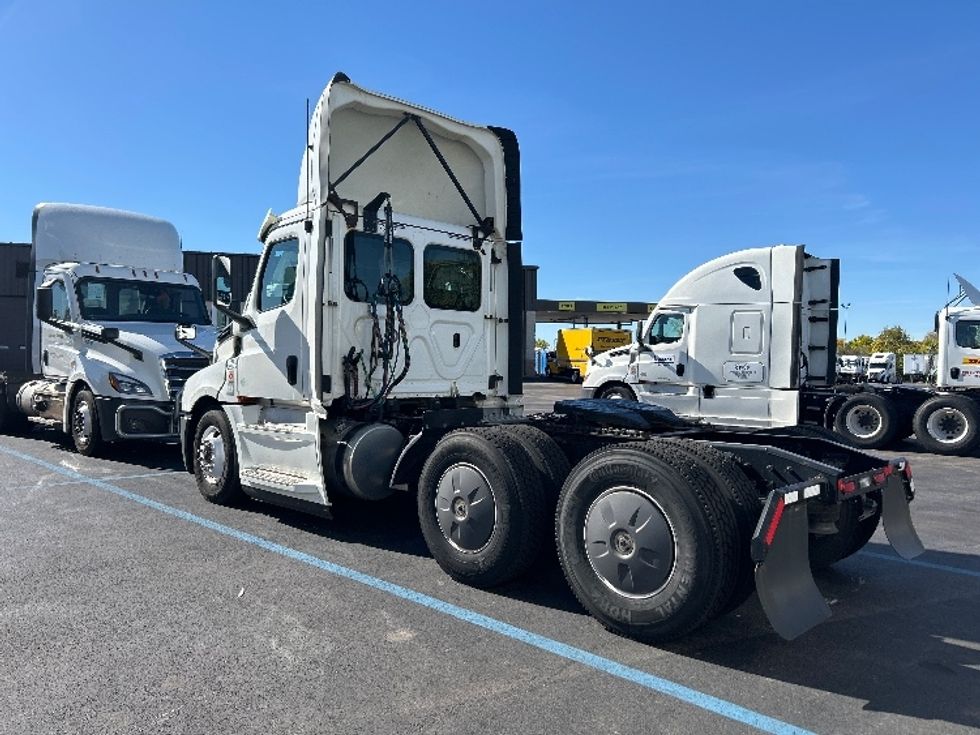 Day Cab Tractor-Heavy Duty Tractors-Freightliner-2020-T12664ST-East Chicago-IN-433,046\n\t\tmiles-$ 59,000 - Image 5