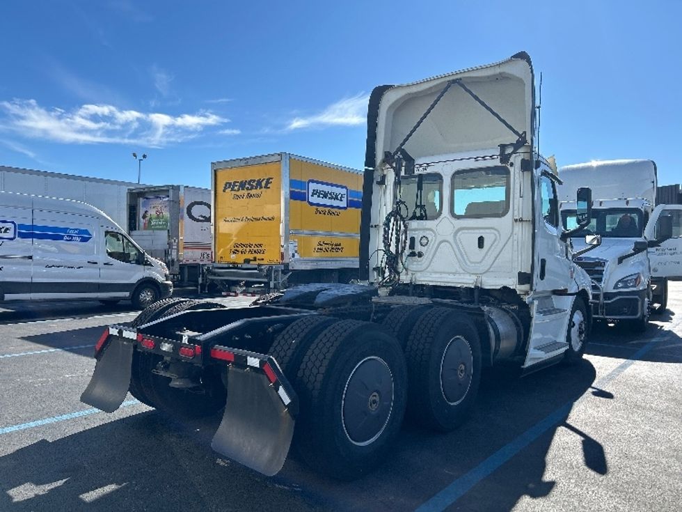 Day Cab Tractor-Heavy Duty Tractors-Freightliner-2020-T12664ST-East Chicago-IN-433,046\n\t\tmiles-$ 59,000 - Image 7
