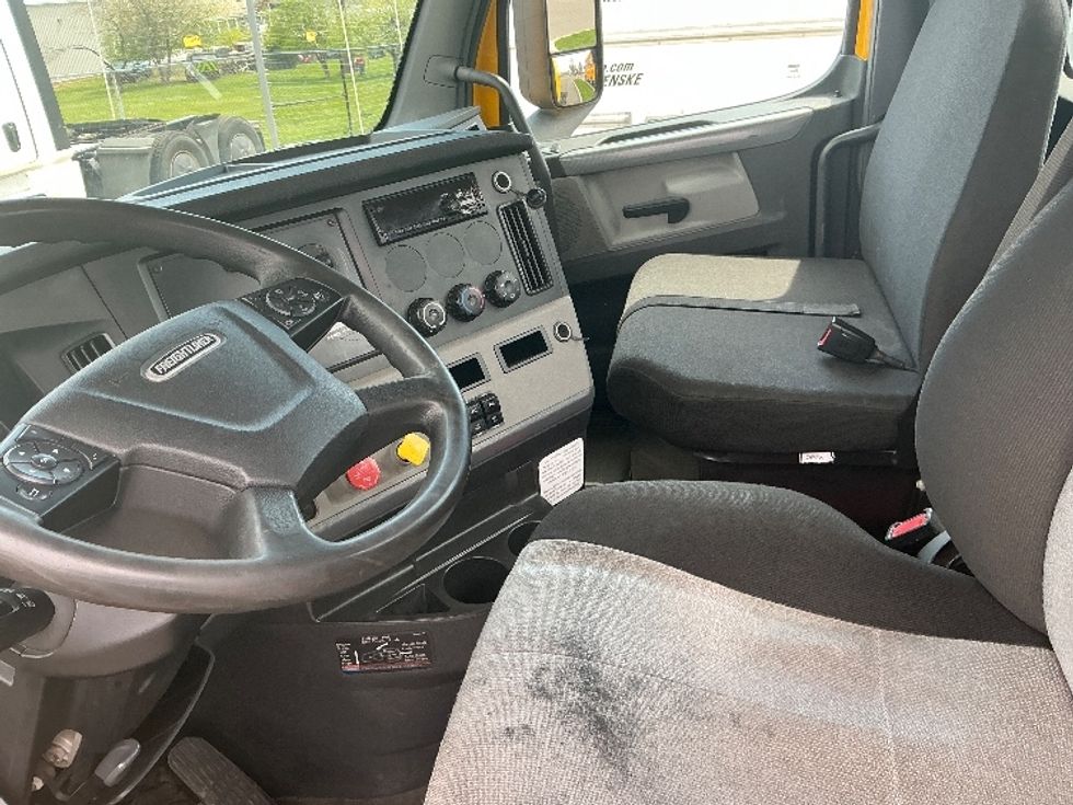 Day Cab Tractor-Heavy Duty Tractors-Freightliner-2020-T12664ST-East Chicago-IN-442,931\n\t\tmiles-$ 45,500 - Image 10