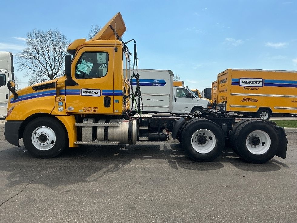 Day Cab Tractor-Heavy Duty Tractors-Freightliner-2020-T12664ST-East Chicago-IN-442,931\n\t\tmiles-$ 45,500 - Image 4