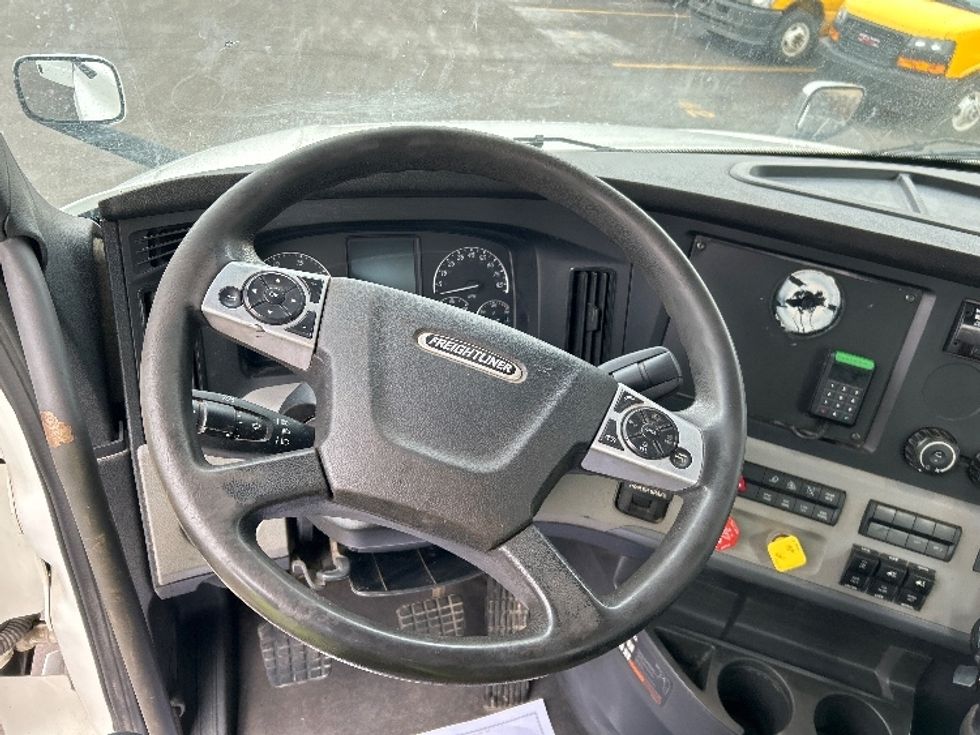 Day Cab Tractor-Heavy Duty Tractors-Freightliner-2020-T12664ST-East Chicago-IN-468,920\n\t\tmiles-$ 41,750 - Image 11