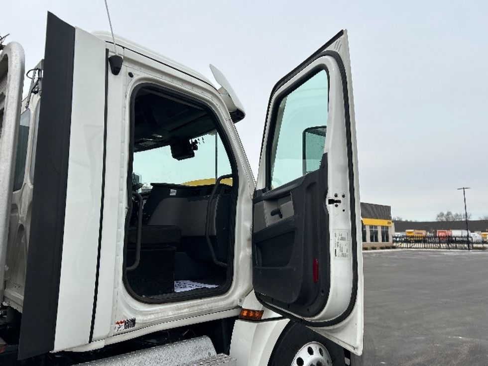 Day Cab Tractor-Heavy Duty Tractors-Freightliner-2020-T12664ST-East Chicago-IN-468,920\n\t\tmiles-$ 41,750 - Image 12
