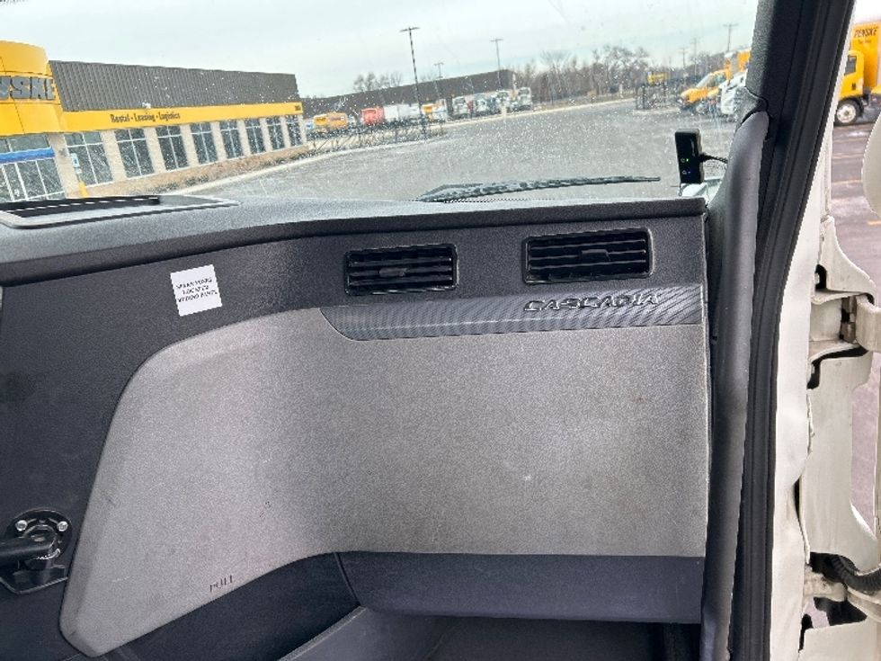 Day Cab Tractor-Heavy Duty Tractors-Freightliner-2020-T12664ST-East Chicago-IN-468,920\n\t\tmiles-$ 41,750 - Image 13