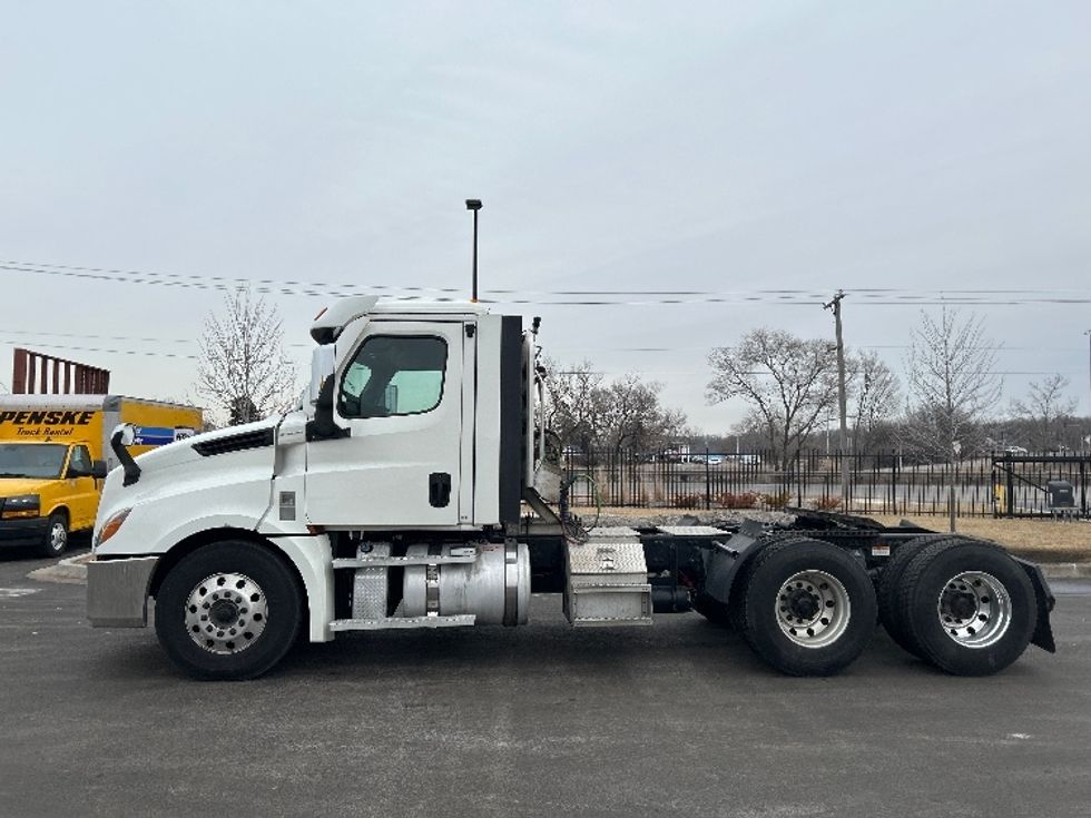 Day Cab Tractor-Heavy Duty Tractors-Freightliner-2020-T12664ST-East Chicago-IN-468,920\n\t\tmiles-$ 41,750 - Image 4