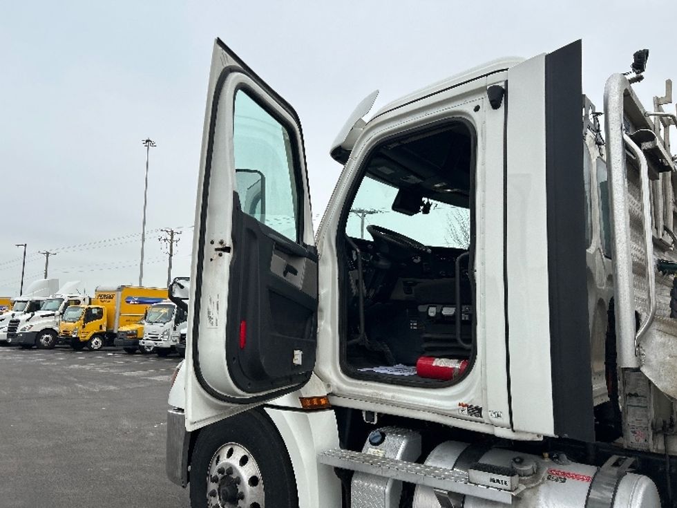 Day Cab Tractor-Heavy Duty Tractors-Freightliner-2020-T12664ST-East Chicago-IN-468,920\n\t\tmiles-$ 41,750 - Image 9