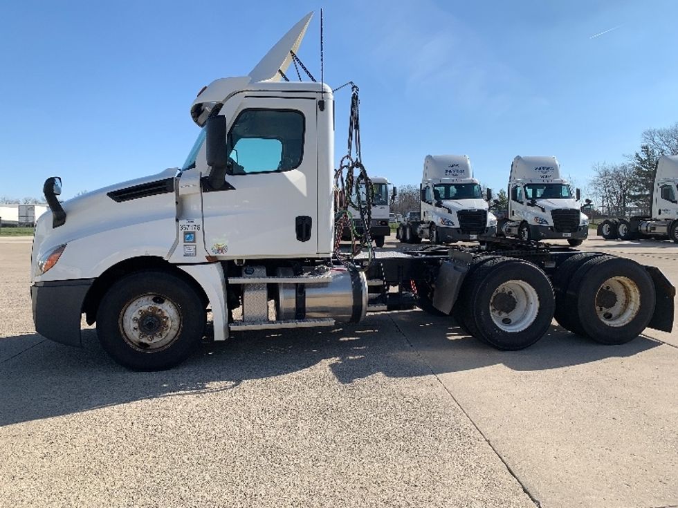 Day Cab Tractor-Heavy Duty Tractors-Freightliner-2020-T12664ST-East Liberty-OH-475,384\n\t\tmiles-$ 16,000 - Image 4