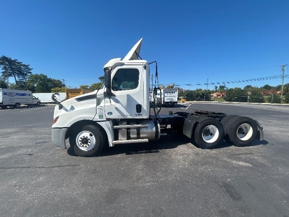 Day Cab Tractor-Heavy Duty Tractors-Freightliner-2020-T12664ST-Eden-MD-185,299\n\t\tmiles-$ 62,750 - Image 4