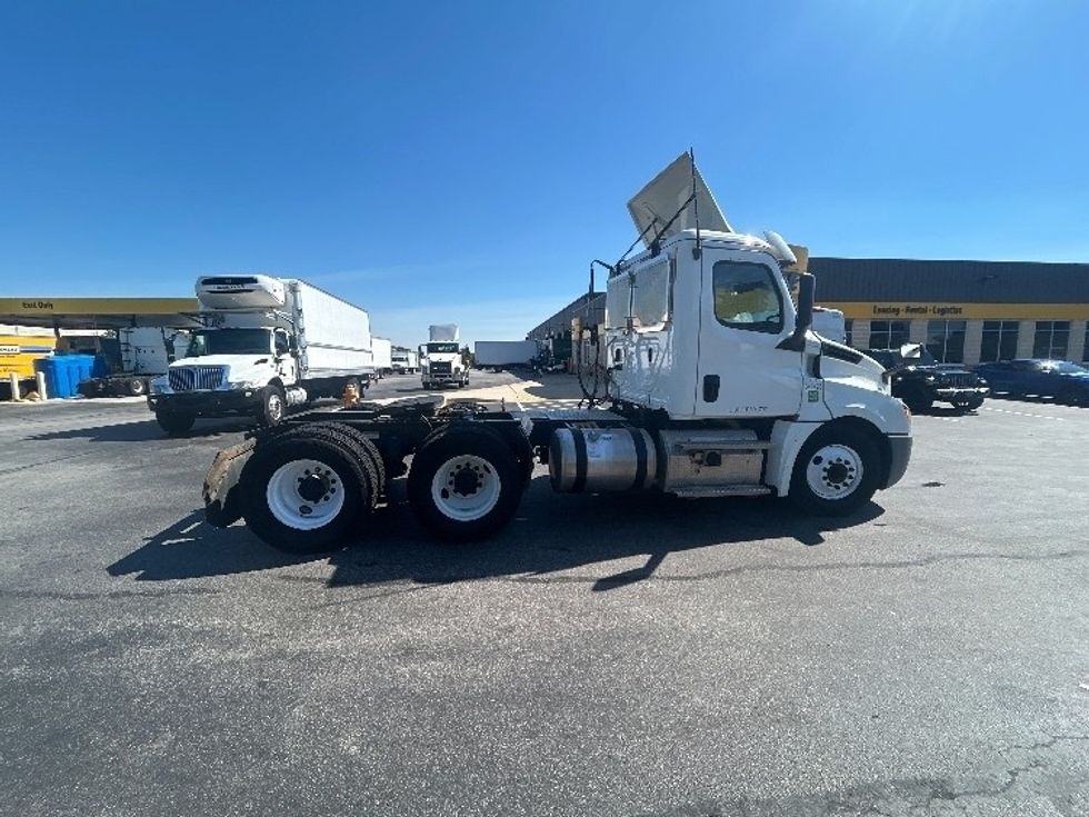 Day Cab Tractor-Heavy Duty Tractors-Freightliner-2020-T12664ST-Eden-MD-185,299\n\t\tmiles-$ 62,750 - Image 8