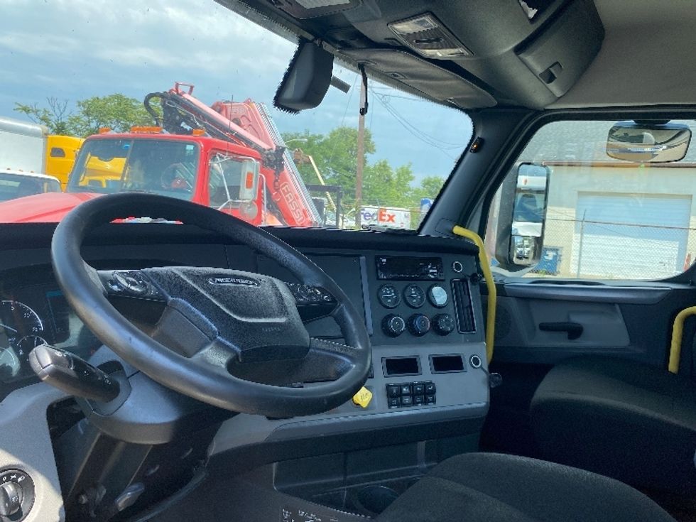 Day Cab Tractor-Heavy Duty Tractors-Freightliner-2020-T12664ST-Edison-NJ-339,591\n\t\tmiles-$ 61,500 - Image 10