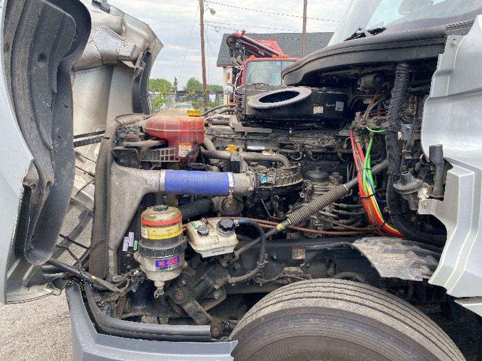 Day Cab Tractor-Heavy Duty Tractors-Freightliner-2020-T12664ST-Edison-NJ-339,591\n\t\tmiles-$ 61,500 - Image 15