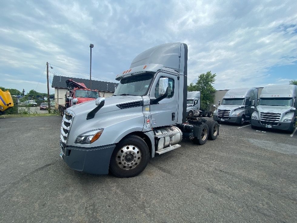 Day Cab Tractor-Heavy Duty Tractors-Freightliner-2020-T12664ST-Edison-NJ-339,591\n\t\tmiles-$ 61,500 - Image 3
