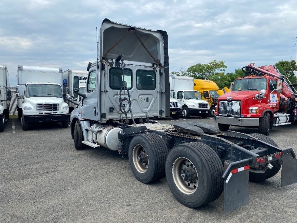 Day Cab Tractor-Heavy Duty Tractors-Freightliner-2020-T12664ST-Edison-NJ-339,591\n\t\tmiles-$ 61,500 - Image 5
