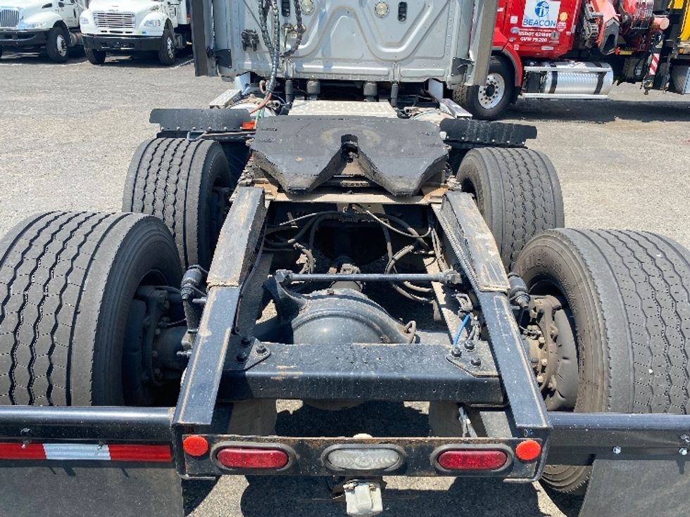 Day Cab Tractor-Heavy Duty Tractors-Freightliner-2020-T12664ST-Edison-NJ-339,591\n\t\tmiles-$ 61,500 - Image 6