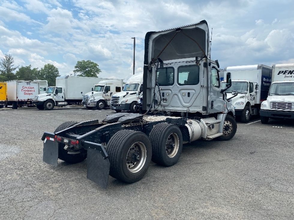Day Cab Tractor-Heavy Duty Tractors-Freightliner-2020-T12664ST-Edison-NJ-339,591\n\t\tmiles-$ 61,500 - Image 7