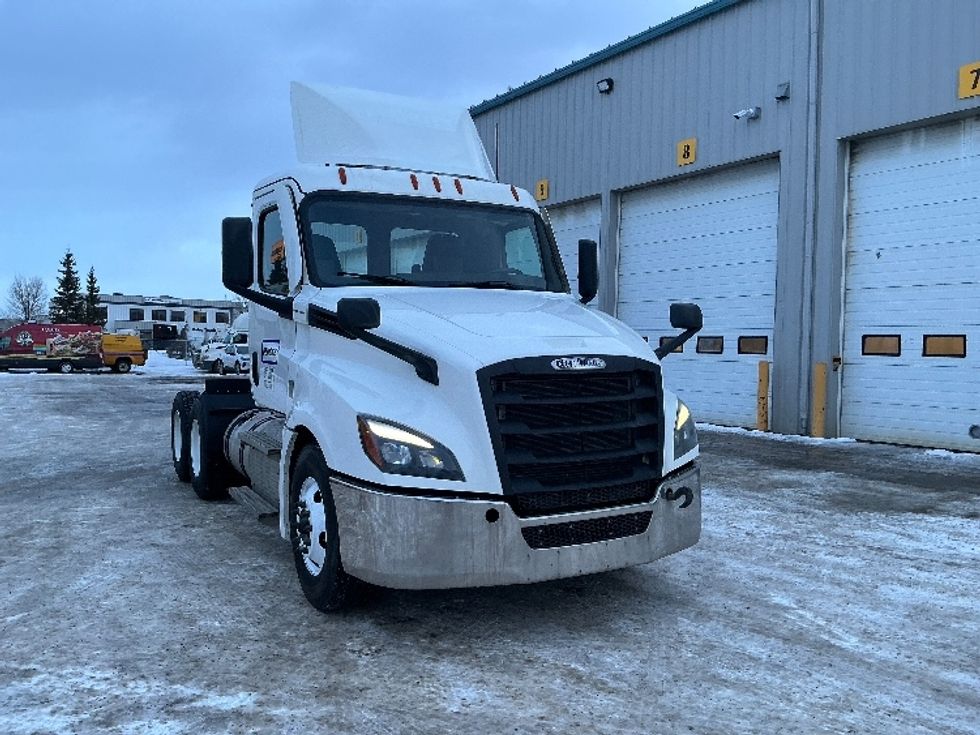 Day Cab Tractor-Heavy Duty Tractors-Freightliner-2020-T12664ST-Edmonton-AB-455,850\n\t\tkm-$ 65,750 - Image 1