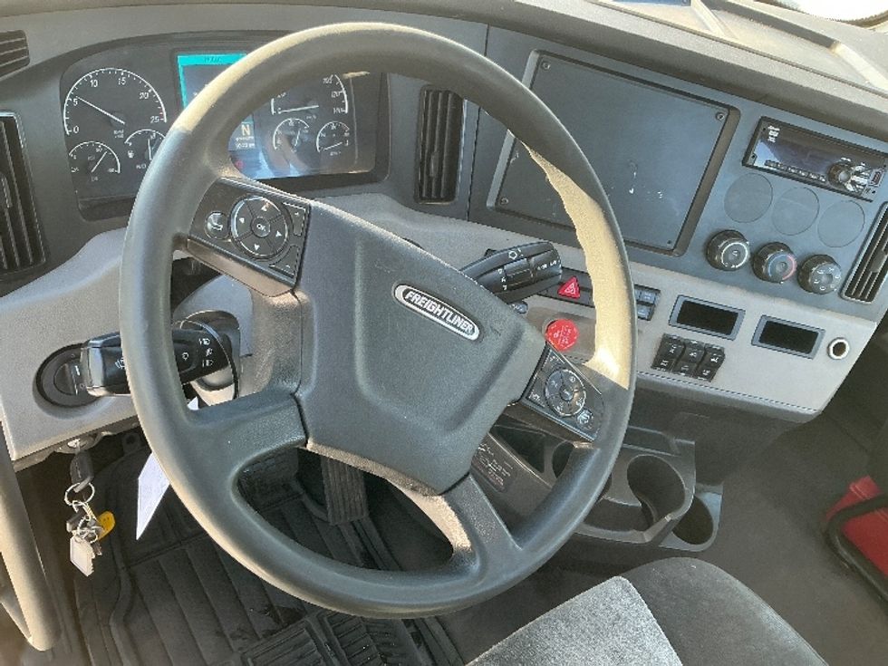 Day Cab Tractor-Heavy Duty Tractors-Freightliner-2020-T12664ST-Edmonton-AB-455,850\n\t\tkm-$ 65,750 - Image 10