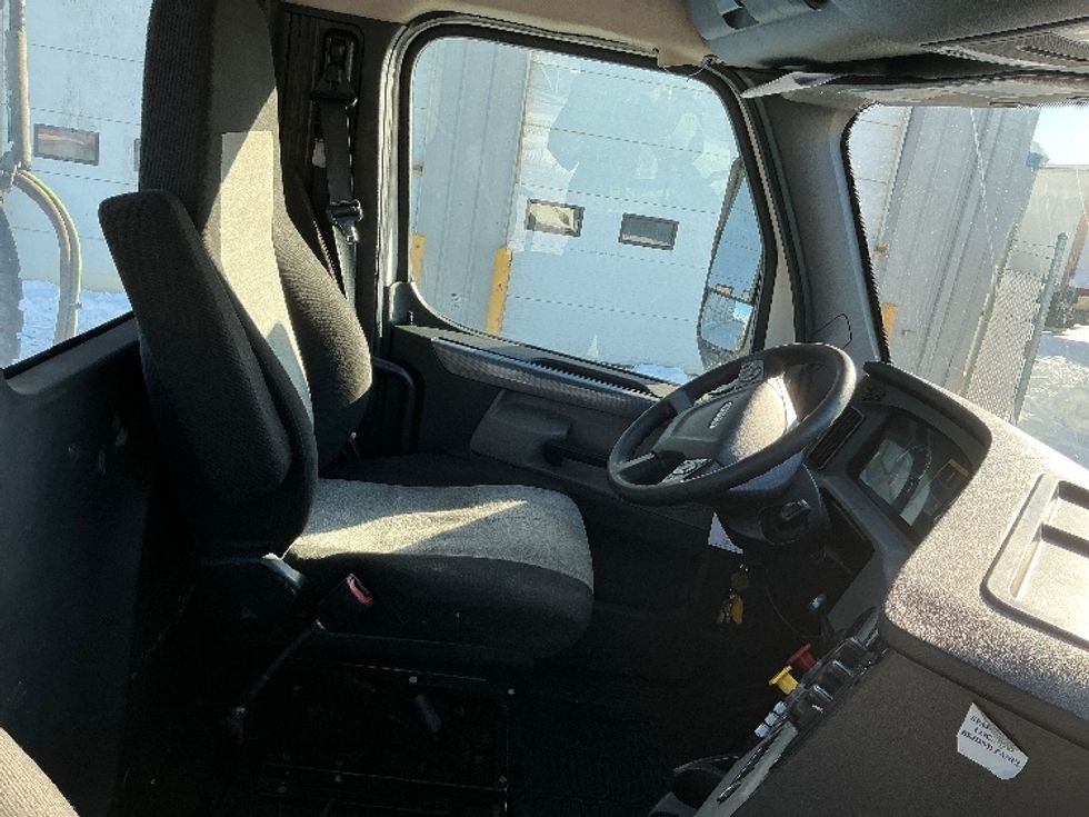 Day Cab Tractor-Heavy Duty Tractors-Freightliner-2020-T12664ST-Edmonton-AB-455,850\n\t\tkm-$ 65,750 - Image 14